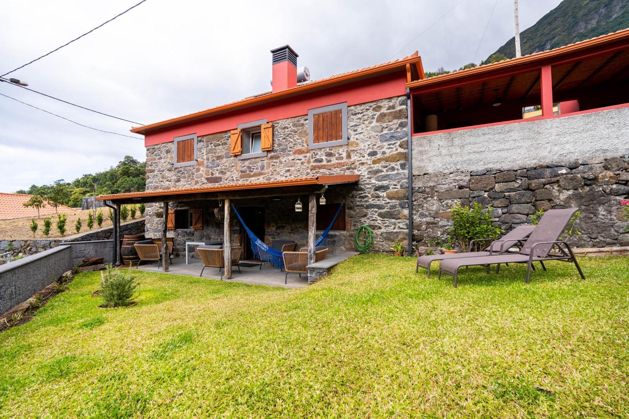 Villa Madeira Bird House - House In The Mountains With Garden São Vicente Exterior foto