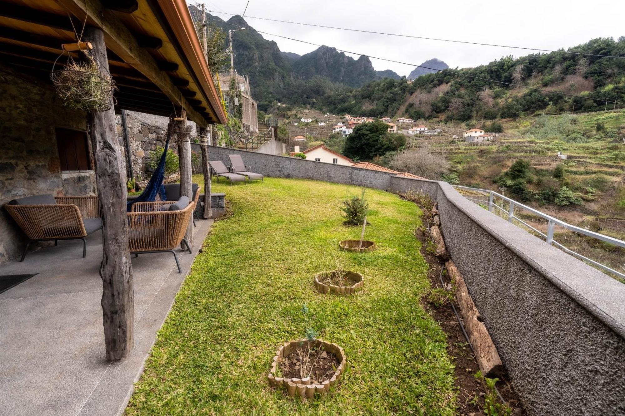 Villa Madeira Bird House - House In The Mountains With Garden São Vicente Exterior foto